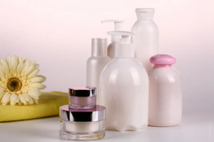 Cosmetici: le sostanze chimiche permesse negli Usa, ma non in Europa